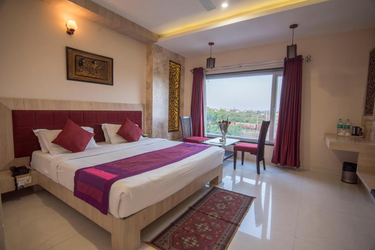 Hotel Signetic Blue Bhopal Exterior photo