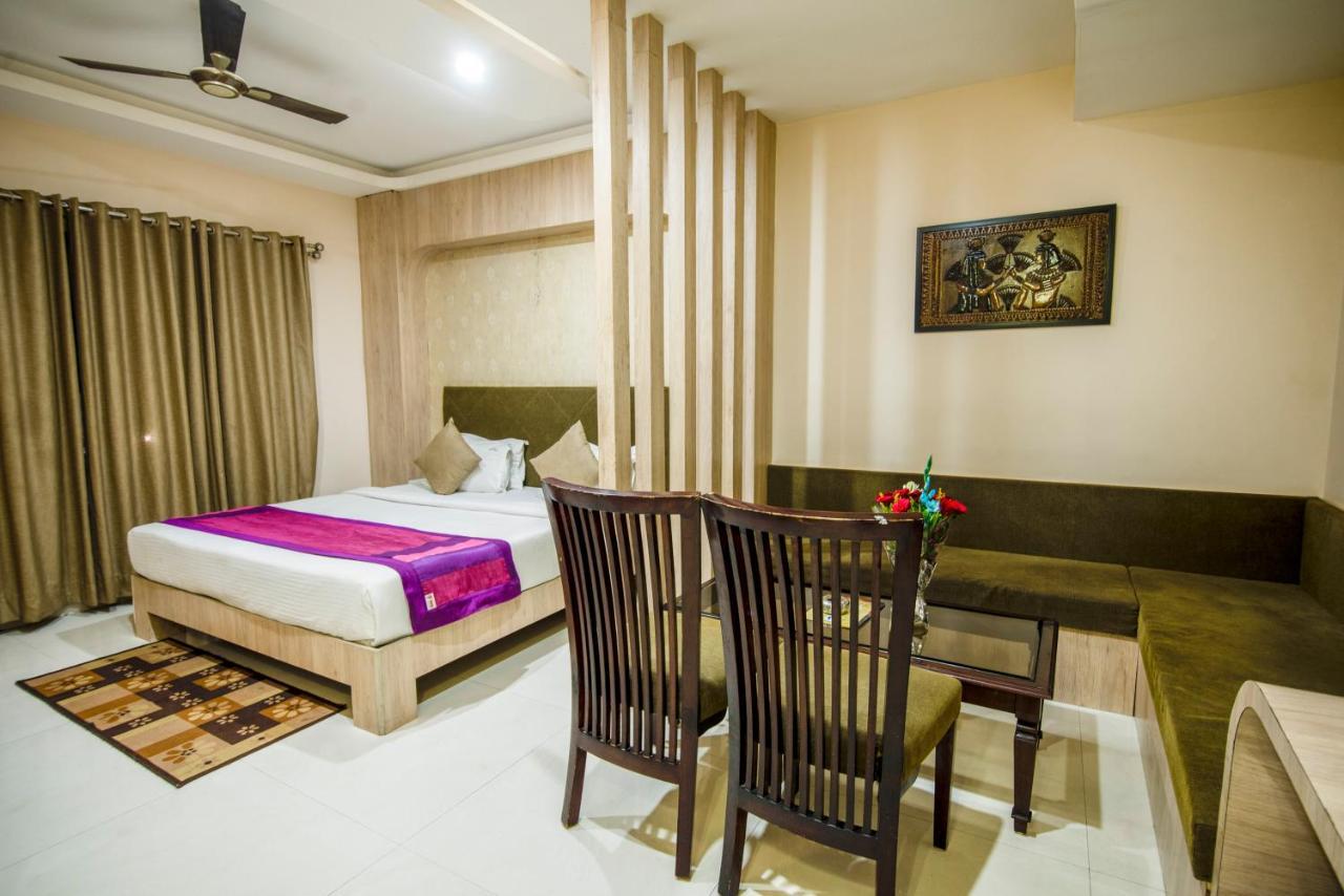 Hotel Signetic Blue Bhopal Exterior photo