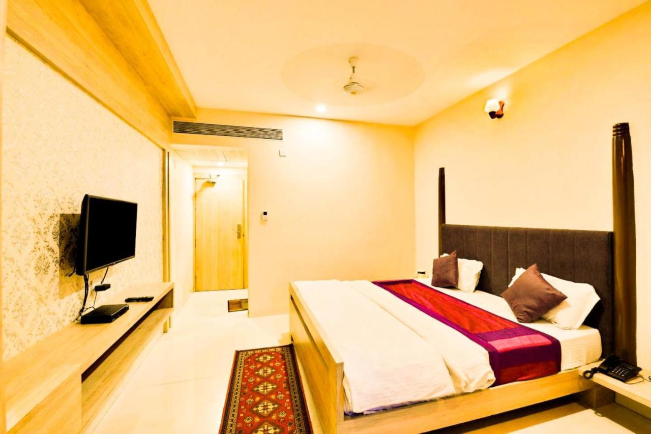 Hotel Signetic Blue Bhopal Exterior photo